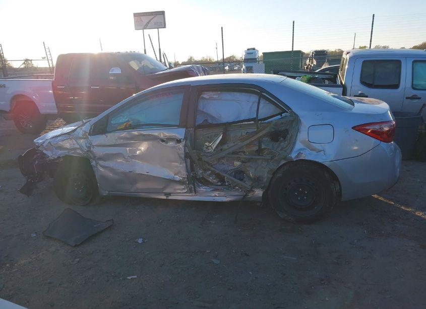 Photo 14 of 2018 Toyota Corolla LE (VIN 5YFBURHE9JP799348)