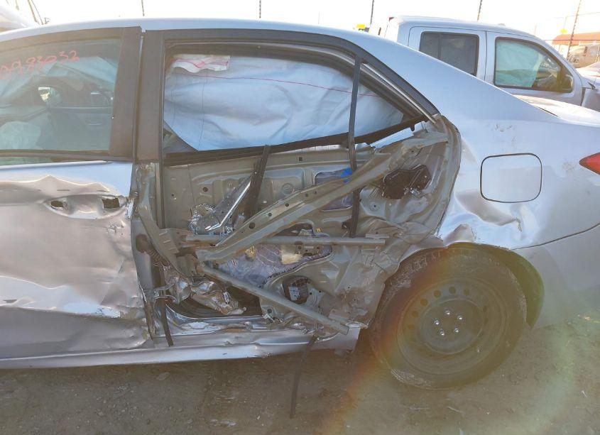 Photo 19 of 2018 Toyota Corolla LE (VIN 5YFBURHE9JP799348)