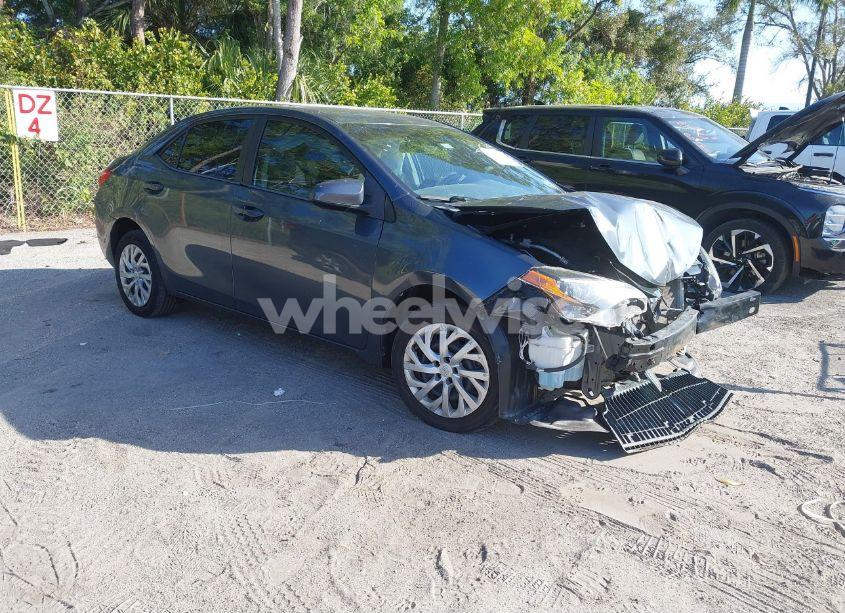 2018 Toyota Corolla LE (VIN 5YFBURHE9JP822899) main photo