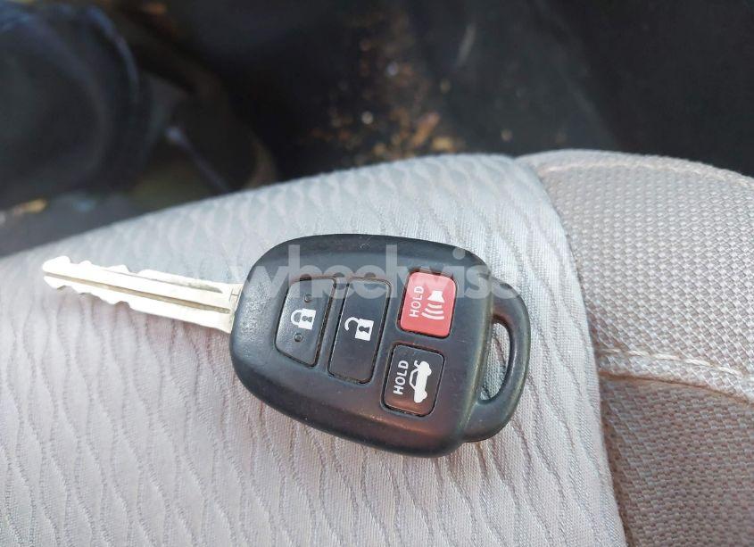 Photo 11 of 2018 Toyota Corolla LE (VIN 5YFBURHE9JP822899)