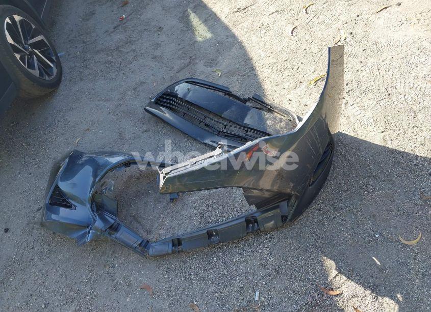 Photo 12 of 2018 Toyota Corolla LE (VIN 5YFBURHE9JP822899)