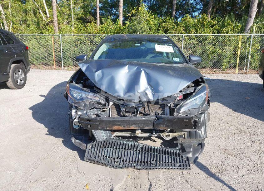 Photo 13 of 2018 Toyota Corolla LE (VIN 5YFBURHE9JP822899)