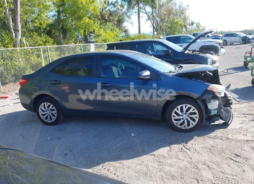 Photo 14 of 2018 Toyota Corolla LE (VIN 5YFBURHE9JP822899)