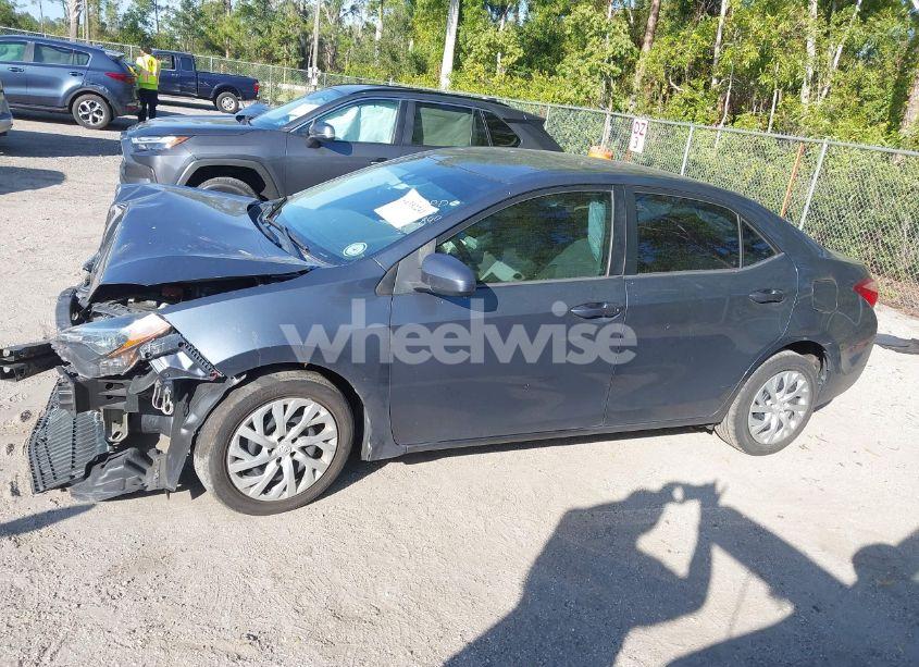 Photo 15 of 2018 Toyota Corolla LE (VIN 5YFBURHE9JP822899)