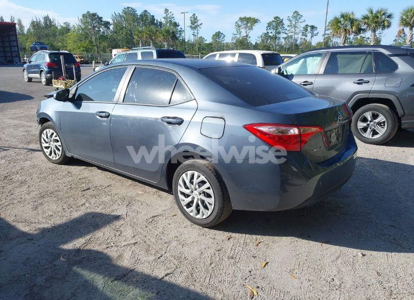 Photo 3 of 2018 Toyota Corolla LE (VIN 5YFBURHE9JP822899)