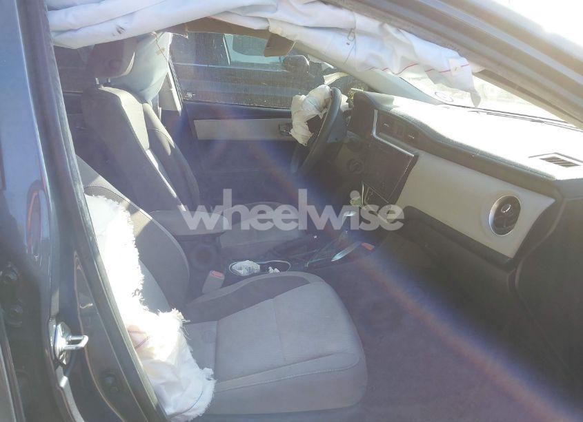 Photo 5 of 2018 Toyota Corolla LE (VIN 5YFBURHE9JP822899)