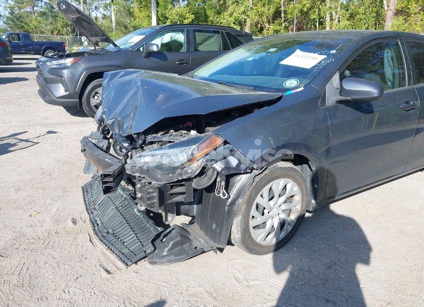 Photo 6 of 2018 Toyota Corolla LE (VIN 5YFBURHE9JP822899)