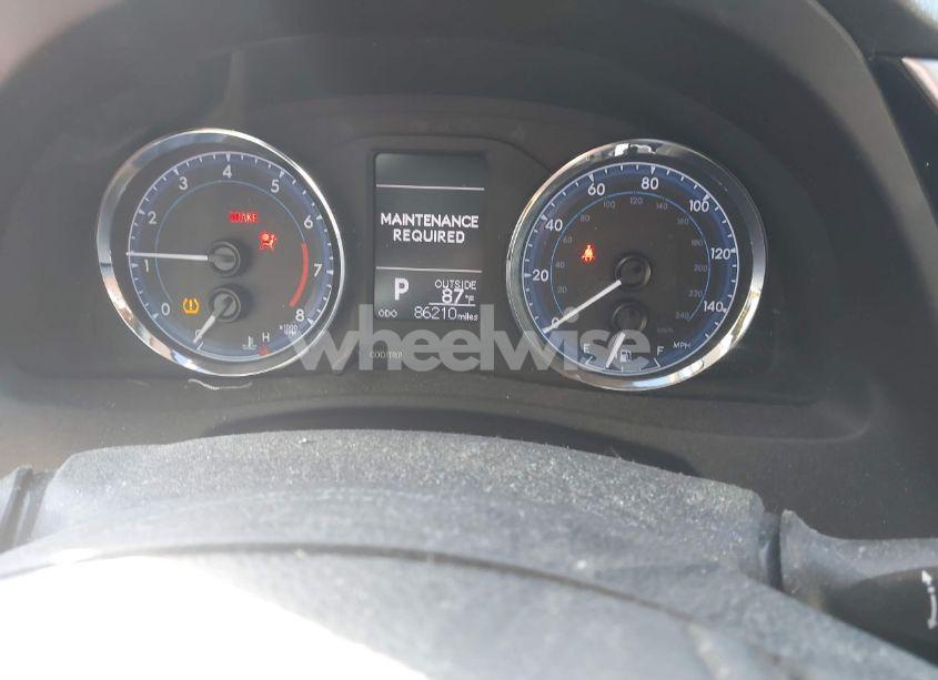 Photo 7 of 2018 Toyota Corolla LE (VIN 5YFBURHE9JP822899)