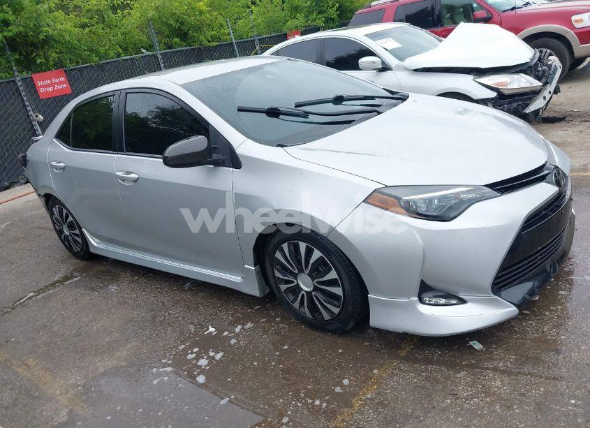 2018 Toyota Corolla LE (VIN 5YFBURHE9JP823079) main photo