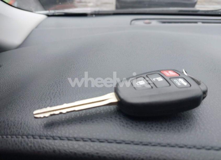 Photo 11 of 2018 Toyota Corolla LE (VIN 5YFBURHE9JP823079)