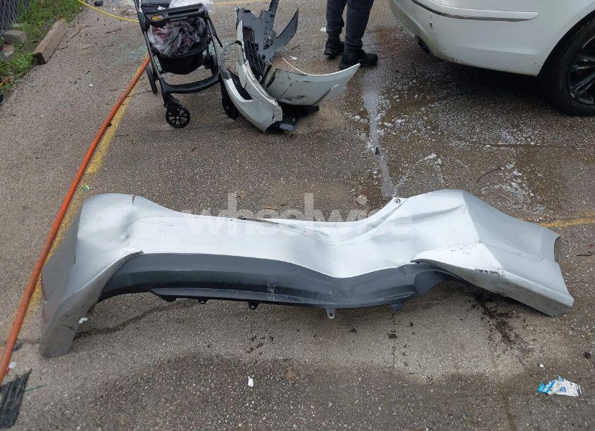 Photo 12 of 2018 Toyota Corolla LE (VIN 5YFBURHE9JP823079)