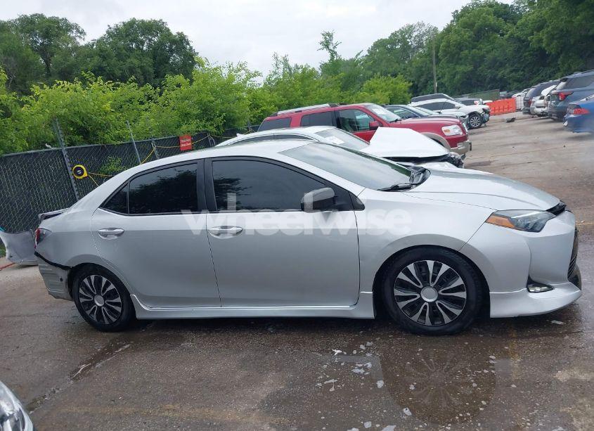 Photo 14 of 2018 Toyota Corolla LE (VIN 5YFBURHE9JP823079)