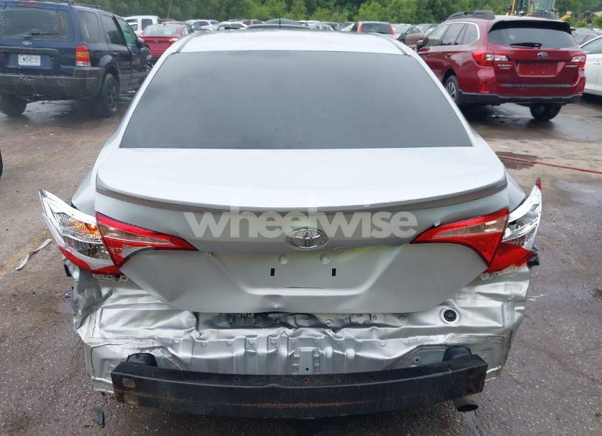 Photo 17 of 2018 Toyota Corolla LE (VIN 5YFBURHE9JP823079)