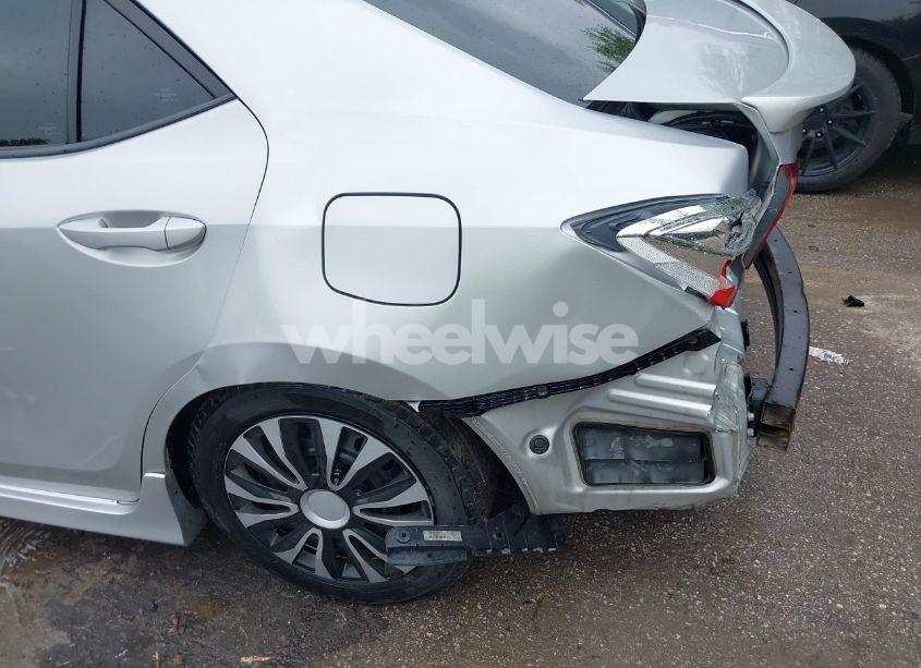 Photo 18 of 2018 Toyota Corolla LE (VIN 5YFBURHE9JP823079)