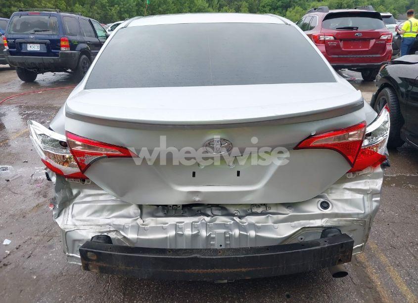 Photo 6 of 2018 Toyota Corolla LE (VIN 5YFBURHE9JP823079)