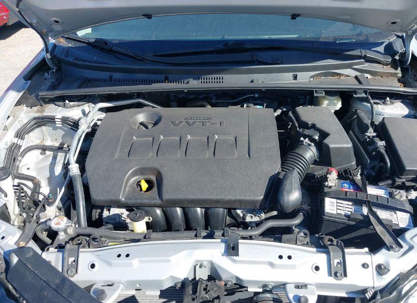 Photo 10 of 2018 Toyota Corolla LE (VIN 5YFBURHE9JP824832)