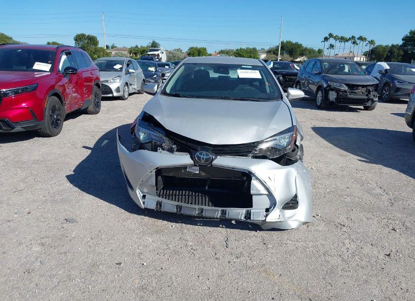 Photo 13 of 2018 Toyota Corolla LE (VIN 5YFBURHE9JP824832)