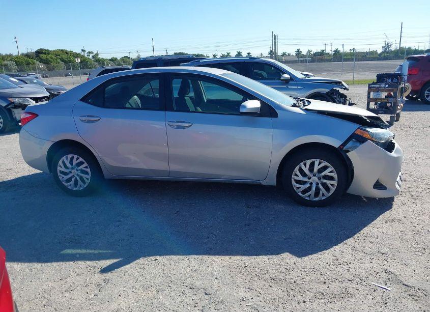 Photo 14 of 2018 Toyota Corolla LE (VIN 5YFBURHE9JP824832)