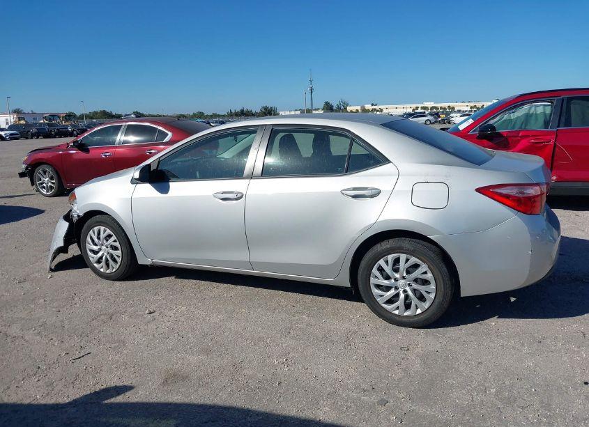 Photo 15 of 2018 Toyota Corolla LE (VIN 5YFBURHE9JP824832)