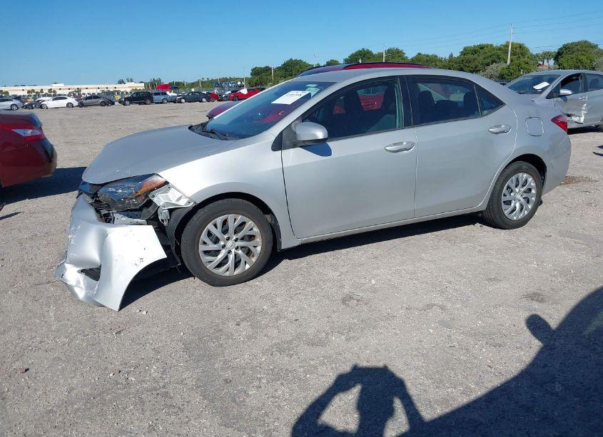 Photo 2 of 2018 Toyota Corolla LE (VIN 5YFBURHE9JP824832)