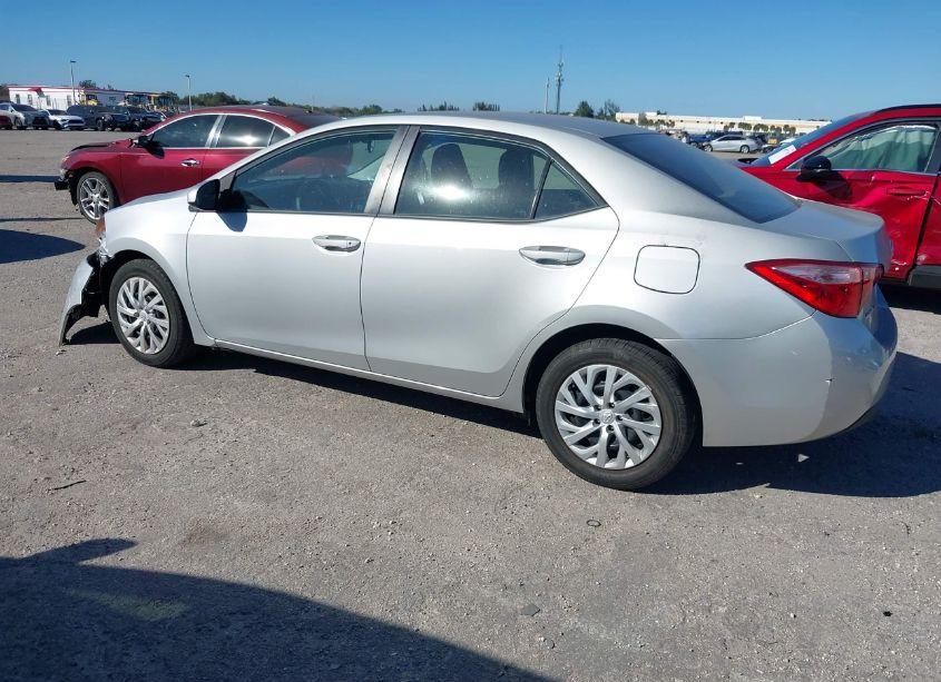 Photo 3 of 2018 Toyota Corolla LE (VIN 5YFBURHE9JP824832)