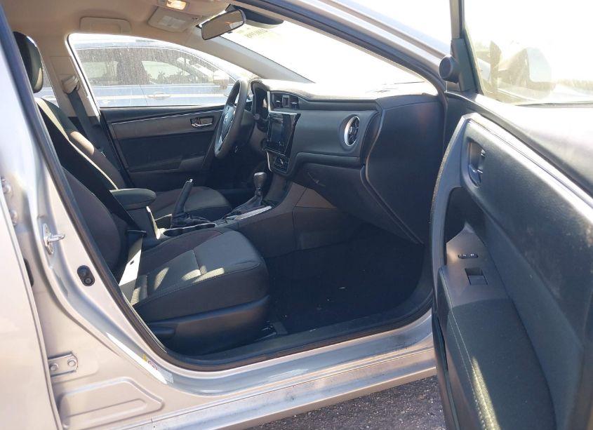 Photo 5 of 2018 Toyota Corolla LE (VIN 5YFBURHE9JP824832)