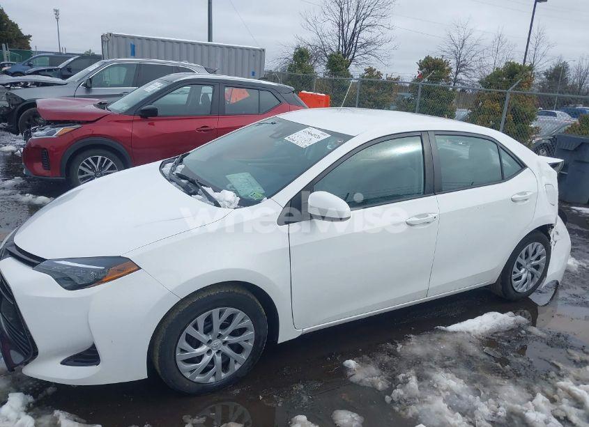 Photo 14 of 2018 Toyota Corolla LE (VIN 5YFBURHE9JP832493)