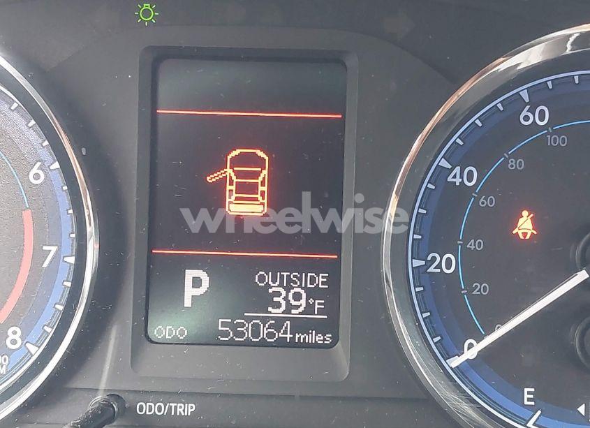 Photo 15 of 2018 Toyota Corolla LE (VIN 5YFBURHE9JP832493)