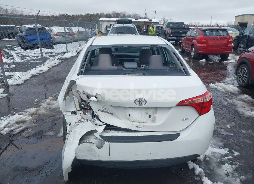 Photo 16 of 2018 Toyota Corolla LE (VIN 5YFBURHE9JP832493)