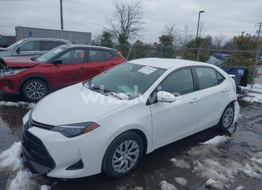 Photo 2 of 2018 Toyota Corolla LE (VIN 5YFBURHE9JP832493)