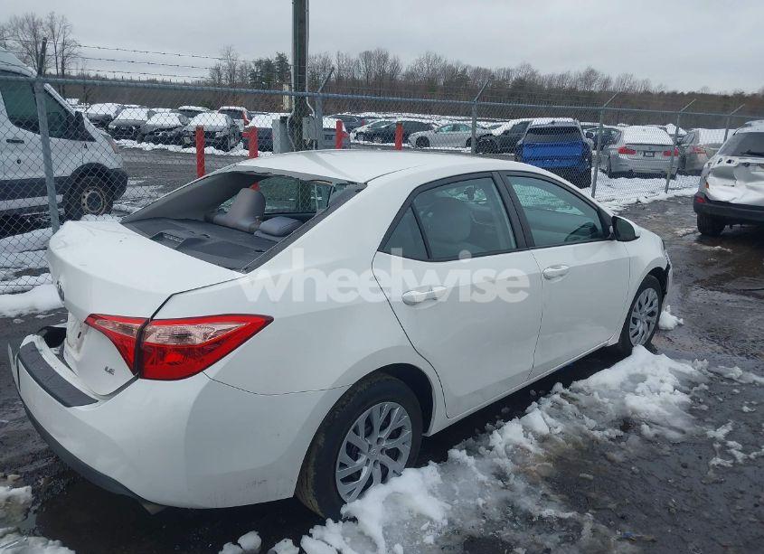 Photo 4 of 2018 Toyota Corolla LE (VIN 5YFBURHE9JP832493)
