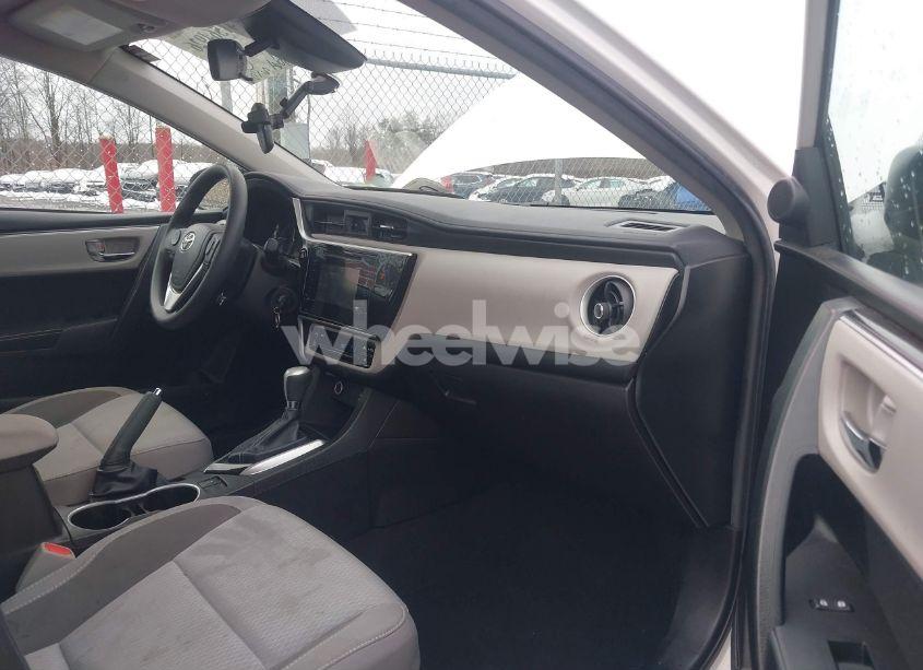 Photo 5 of 2018 Toyota Corolla LE (VIN 5YFBURHE9JP832493)