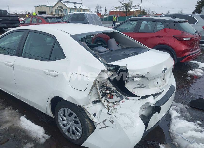 Photo 6 of 2018 Toyota Corolla LE (VIN 5YFBURHE9JP832493)