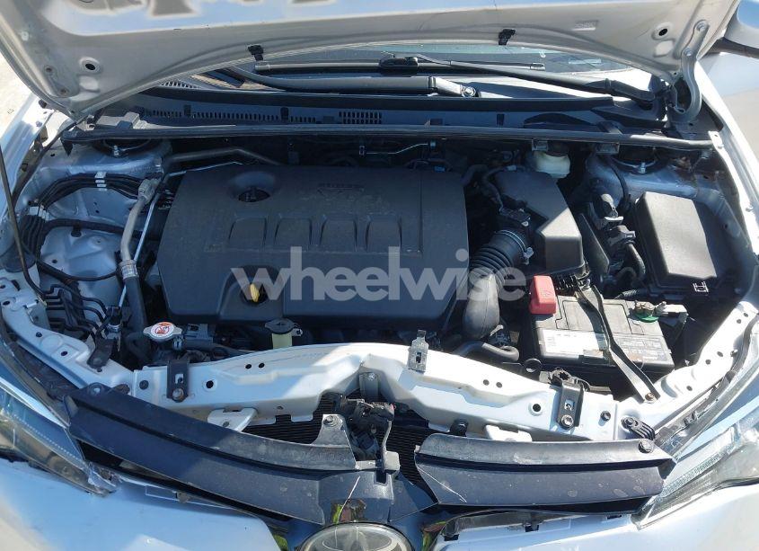 Photo 10 of 2018 Toyota Corolla LE (VIN 5YFBURHE9JP852064)