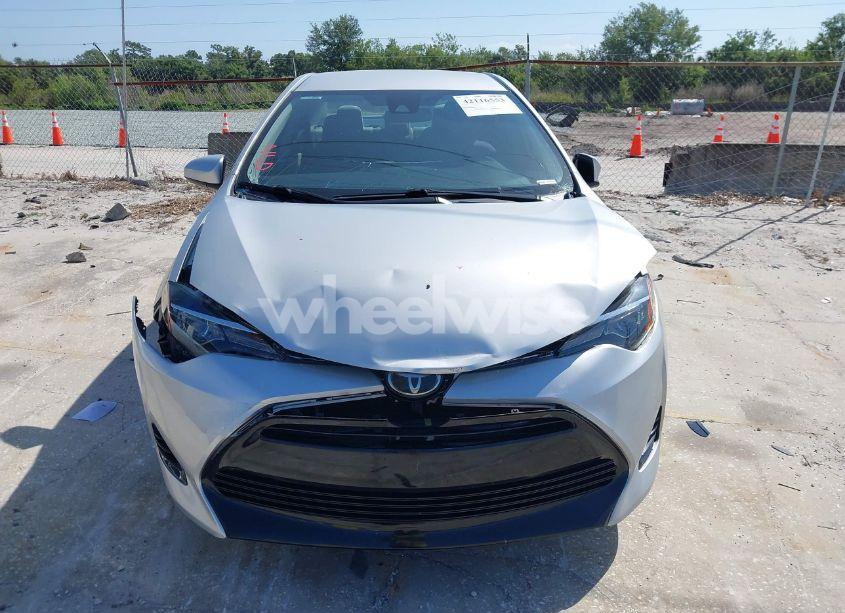 Photo 12 of 2018 Toyota Corolla LE (VIN 5YFBURHE9JP852064)