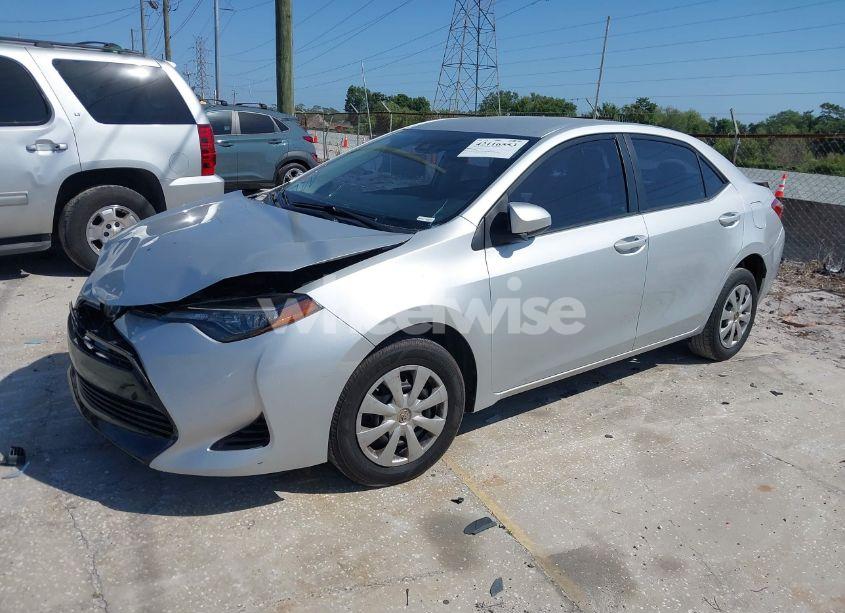 Photo 2 of 2018 Toyota Corolla LE (VIN 5YFBURHE9JP852064)