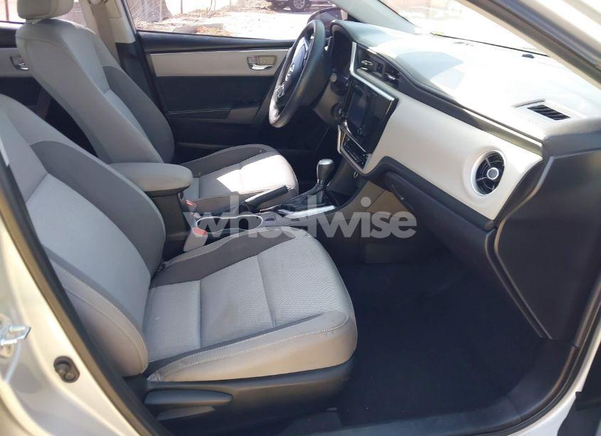 Photo 5 of 2018 Toyota Corolla LE (VIN 5YFBURHE9JP852064)