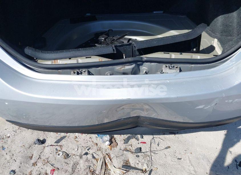 Photo 6 of 2018 Toyota Corolla LE (VIN 5YFBURHE9JP852064)