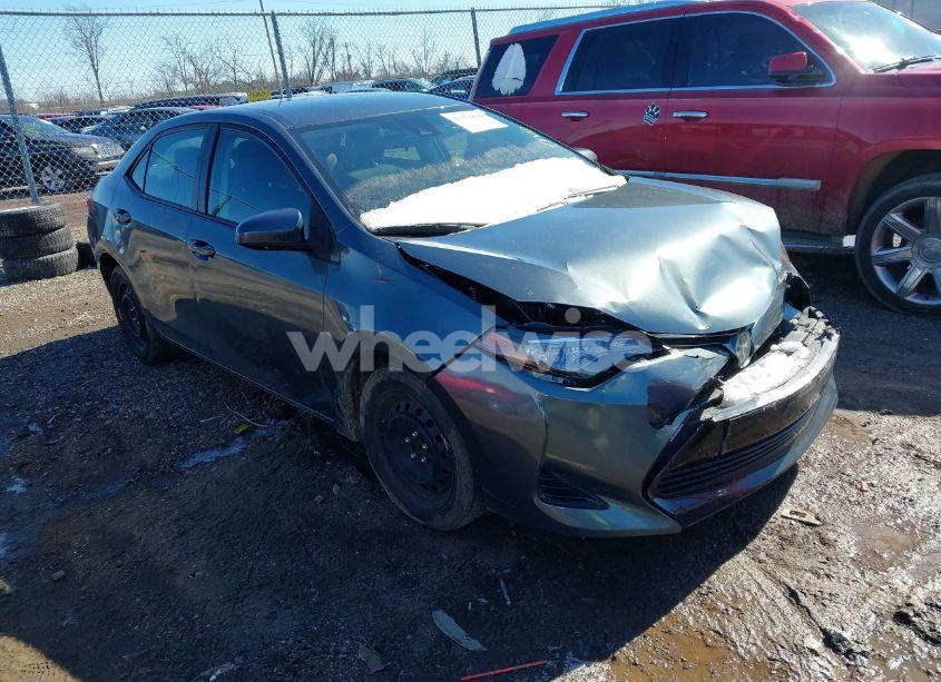 2018 Toyota Corolla LE (VIN 5YFBURHE9JP854090) main photo