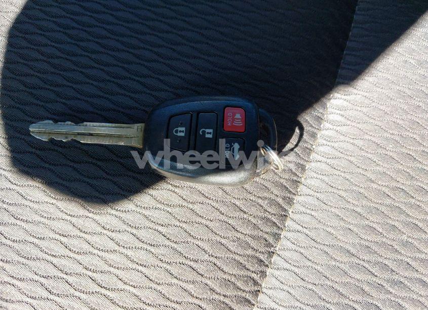 Photo 11 of 2018 Toyota Corolla LE (VIN 5YFBURHE9JP854090)