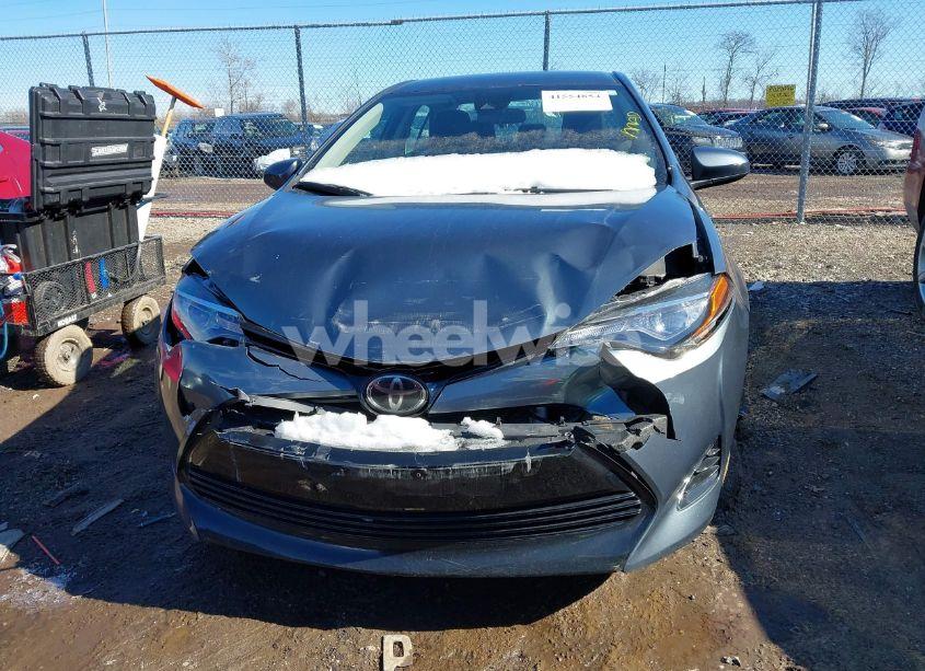 Photo 12 of 2018 Toyota Corolla LE (VIN 5YFBURHE9JP854090)