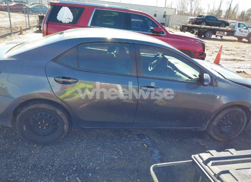 Photo 13 of 2018 Toyota Corolla LE (VIN 5YFBURHE9JP854090)