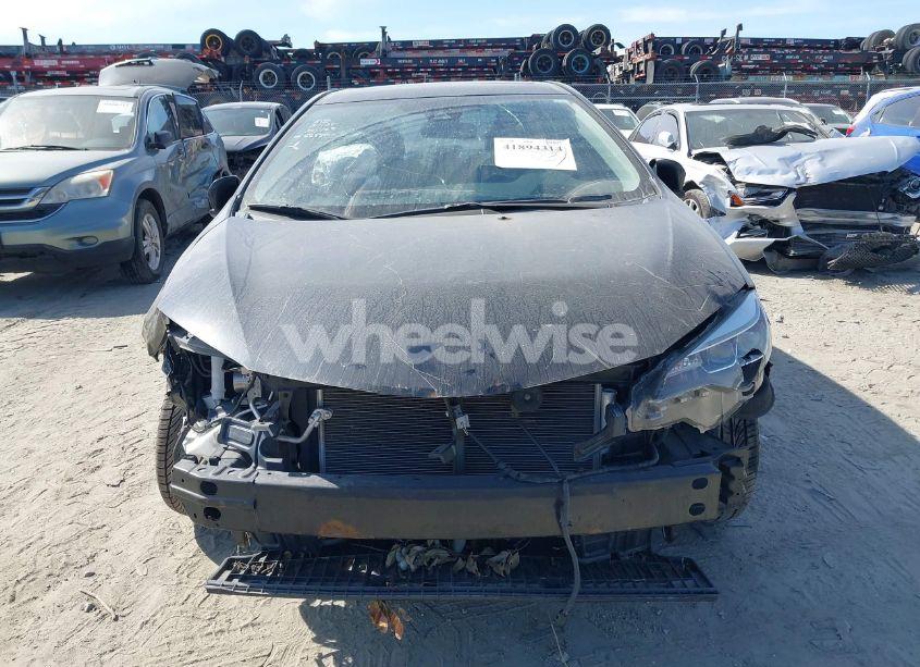 Photo 13 of 2019 Toyota Corolla XLE (VIN 5YFBURHE9KP859422)