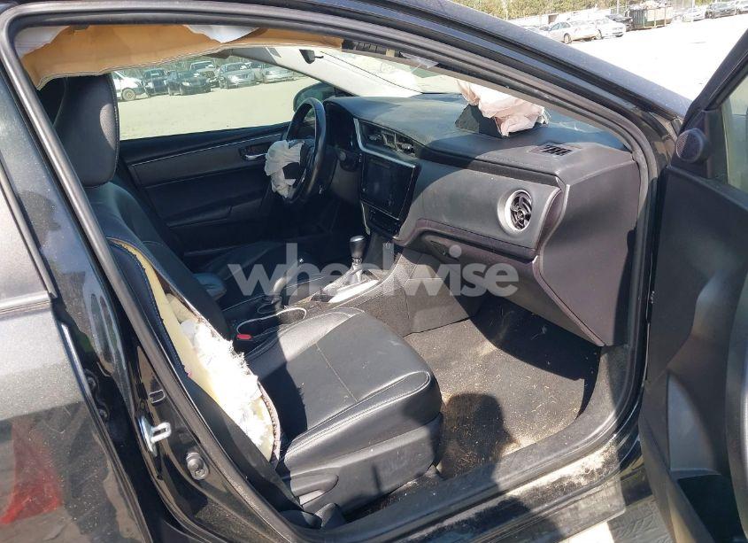 Photo 5 of 2019 Toyota Corolla XLE (VIN 5YFBURHE9KP859422)