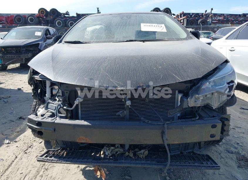 Photo 6 of 2019 Toyota Corolla XLE (VIN 5YFBURHE9KP859422)