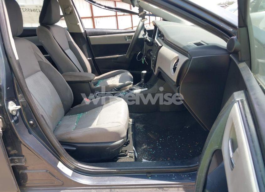 Photo 5 of 2019 Toyota Corolla LE (VIN 5YFBURHE9KP863275)