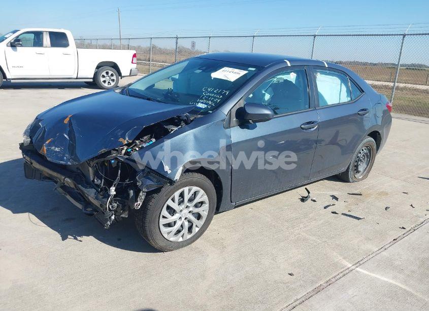 Photo 2 of 2019 Toyota Corolla LE (VIN 5YFBURHE9KP871814)