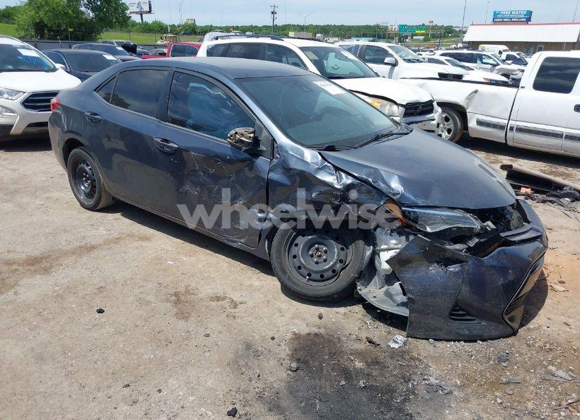 2019 Toyota Corolla LE (VIN 5YFBURHE9KP880514) main photo