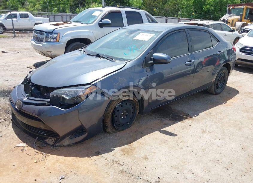 Photo 2 of 2019 Toyota Corolla LE (VIN 5YFBURHE9KP880514)
