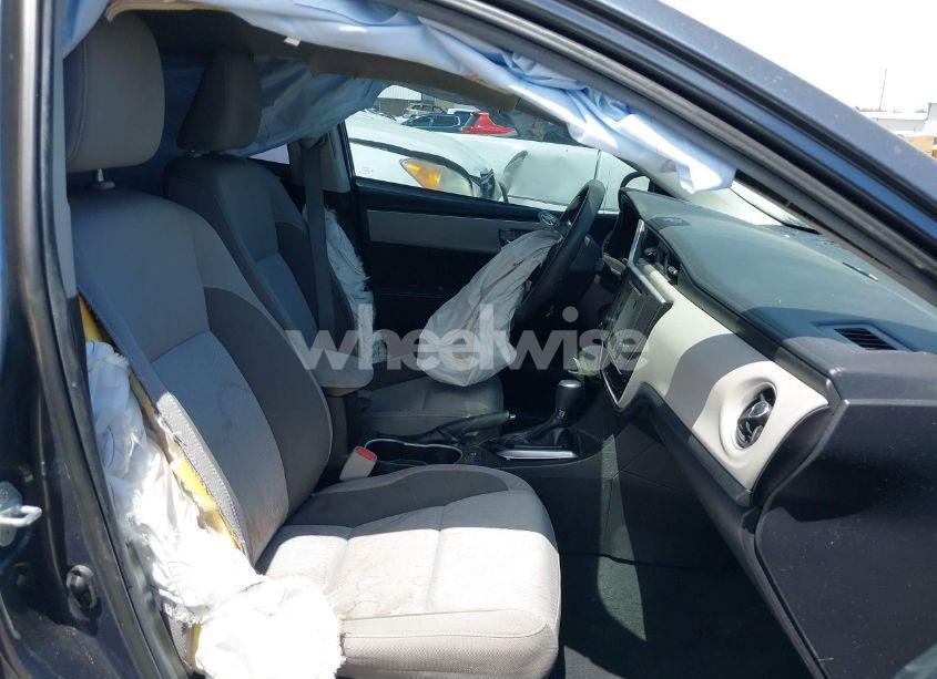 Photo 5 of 2019 Toyota Corolla LE (VIN 5YFBURHE9KP880514)